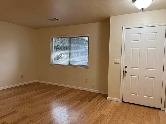 Building Photo - 1819 Cherokee Dr