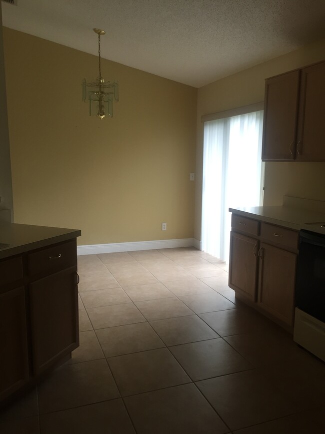 Foto del edificio - Quaint 3/2 Home Near Waterford Lakes