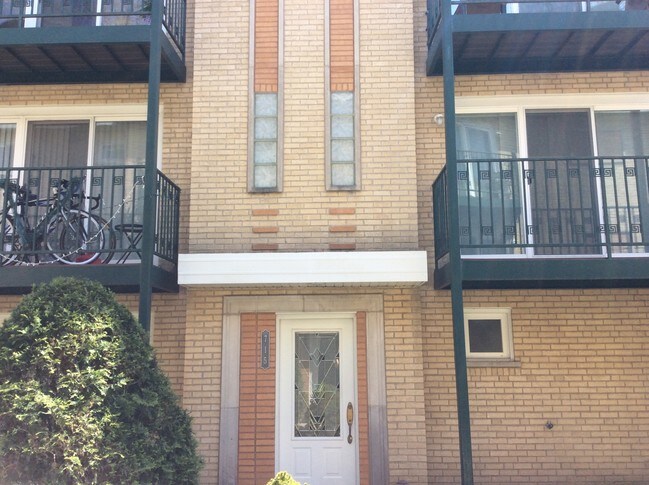 Building Photo - 715 Seward St