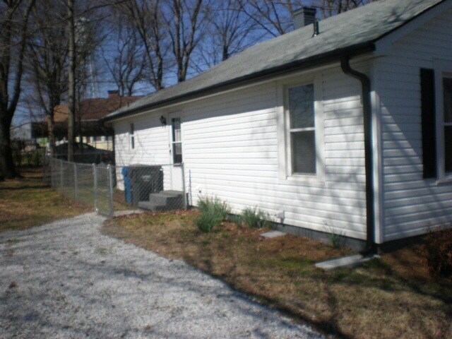 Building Photo - 210 E Liberty St