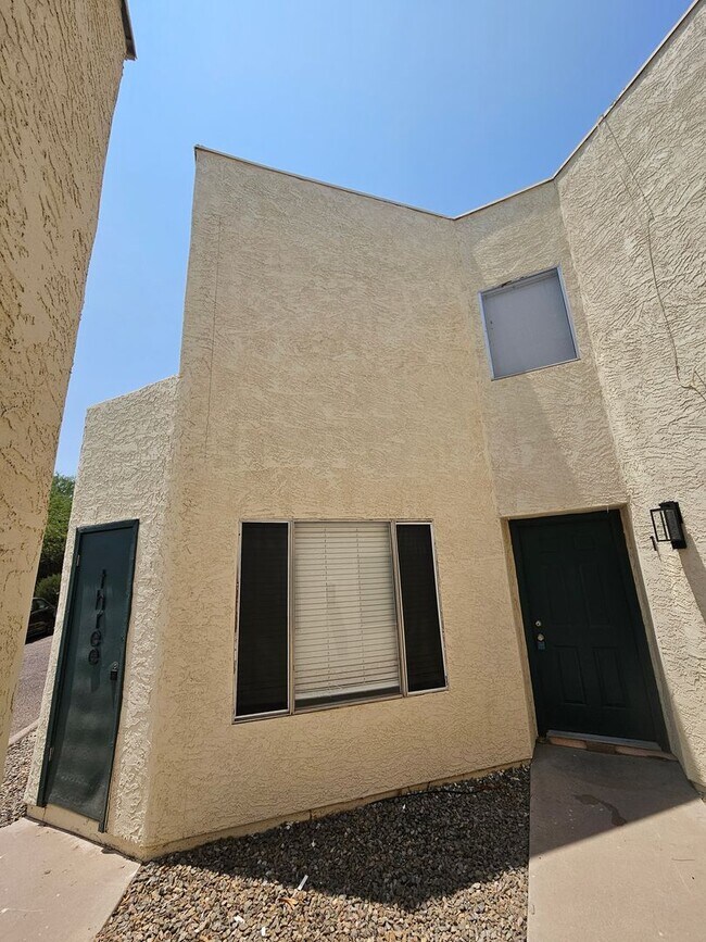 Foto del edificio - 1715 E Pepper Cir