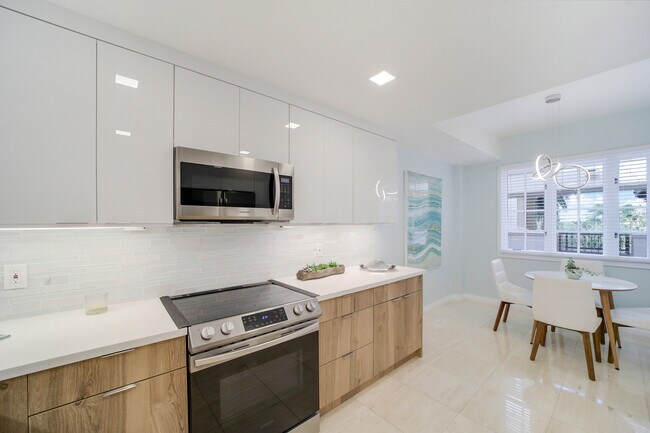 Building Photo - 19133 Fisher Island Dr