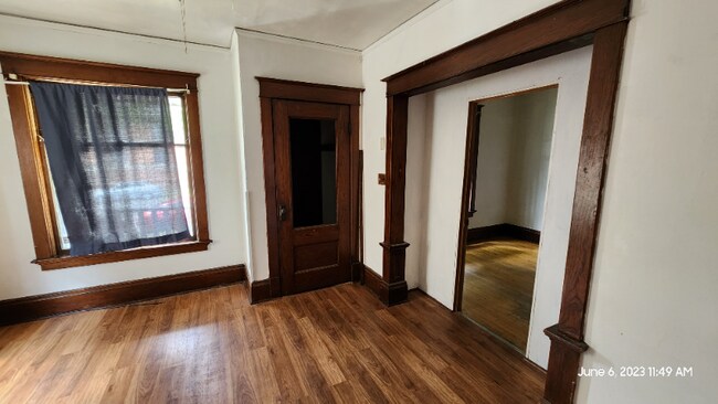 Foto del edificio - 3062 N Oakland Ave