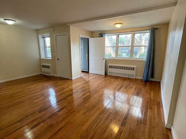 Primary Photo - 1274 E 53rd St