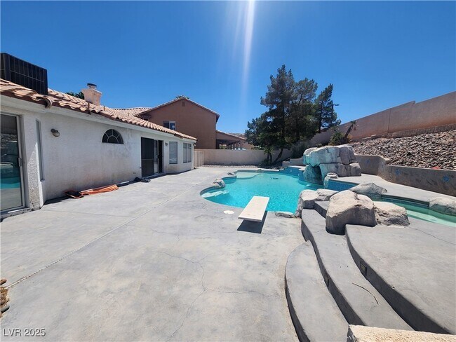 Building Photo - 908 Alta Oaks Dr