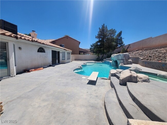 Foto del edificio - 908 Alta Oaks Dr