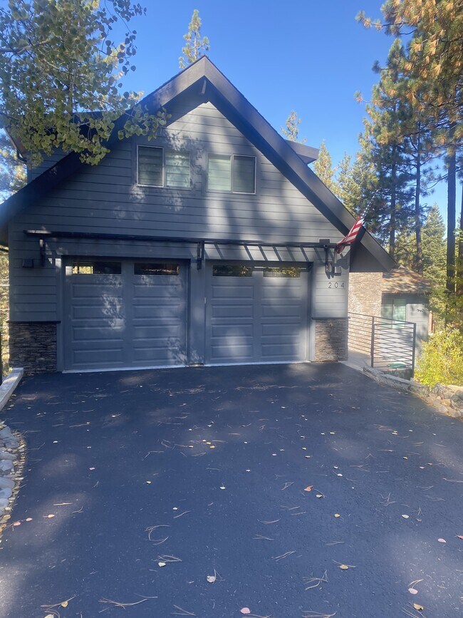 Foto del edificio - 204 Chimney Rock Rd