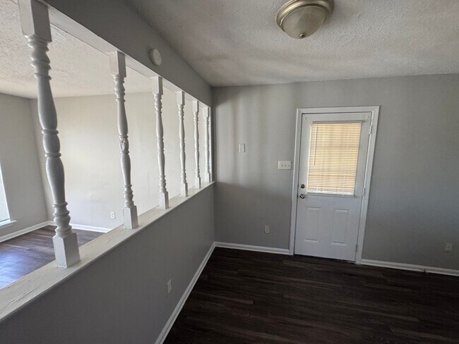 Foto del edificio - 1274 Parkrose Rd