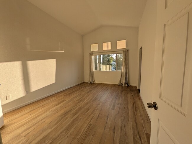 Building Photo - 583 Hildale Cir