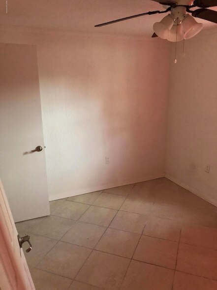 Foto del edificio - 345 S Azure Ln