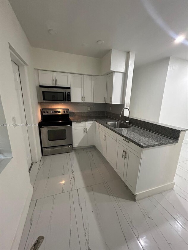 Primary Photo - 2135 NE 170th St