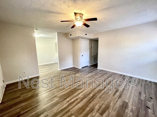 Foto del edificio - 3617 Metric Dr