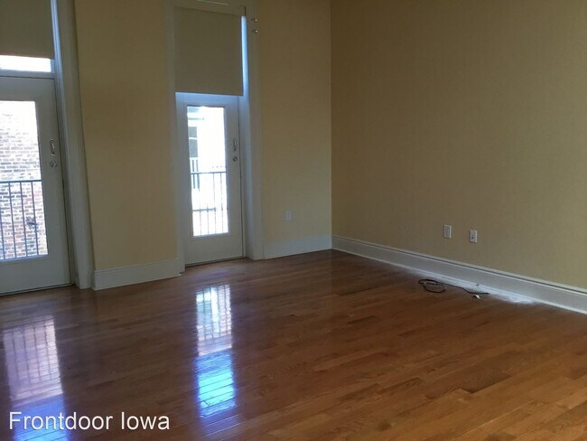 Building Photo - 401 W River Dr