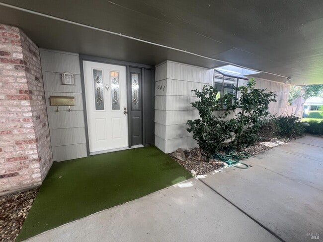 Foto del edificio - 341 Rockgreen Pl