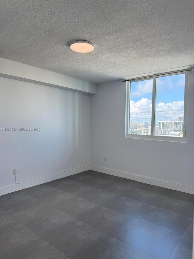 Foto del edificio - 275 NE 18th St