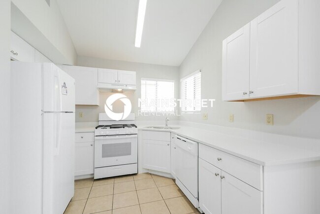 Building Photo - 3 Bedroom Pet-Friendly Home in Tucson, AZ with Main Street Renewal
