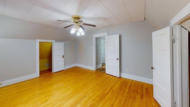 Building Photo - 612 E D Ave