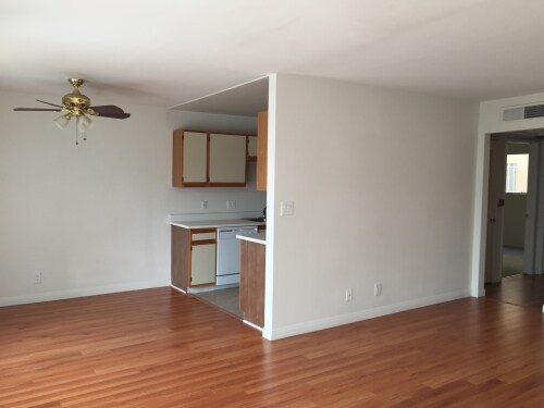 Building Photo - 647 N Hayworth Ave