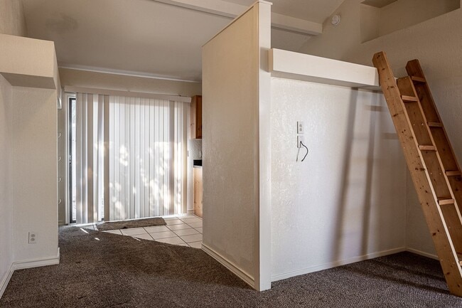 Building Photo - Miller Dr 212-214