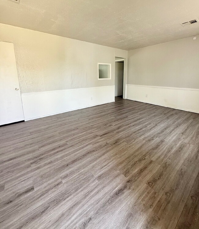 Building Photo - Cozy 3-Bedroom with HUGE Yard – Available ...