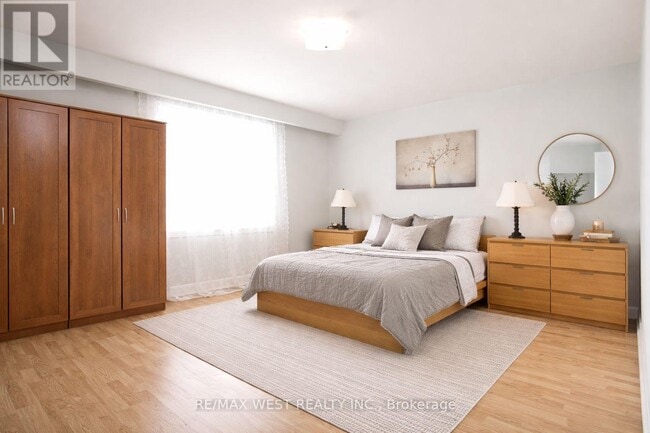 Building Photo - 15 Hamlyn Crescent