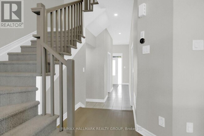 Building Photo - 170 Wabikon Cres