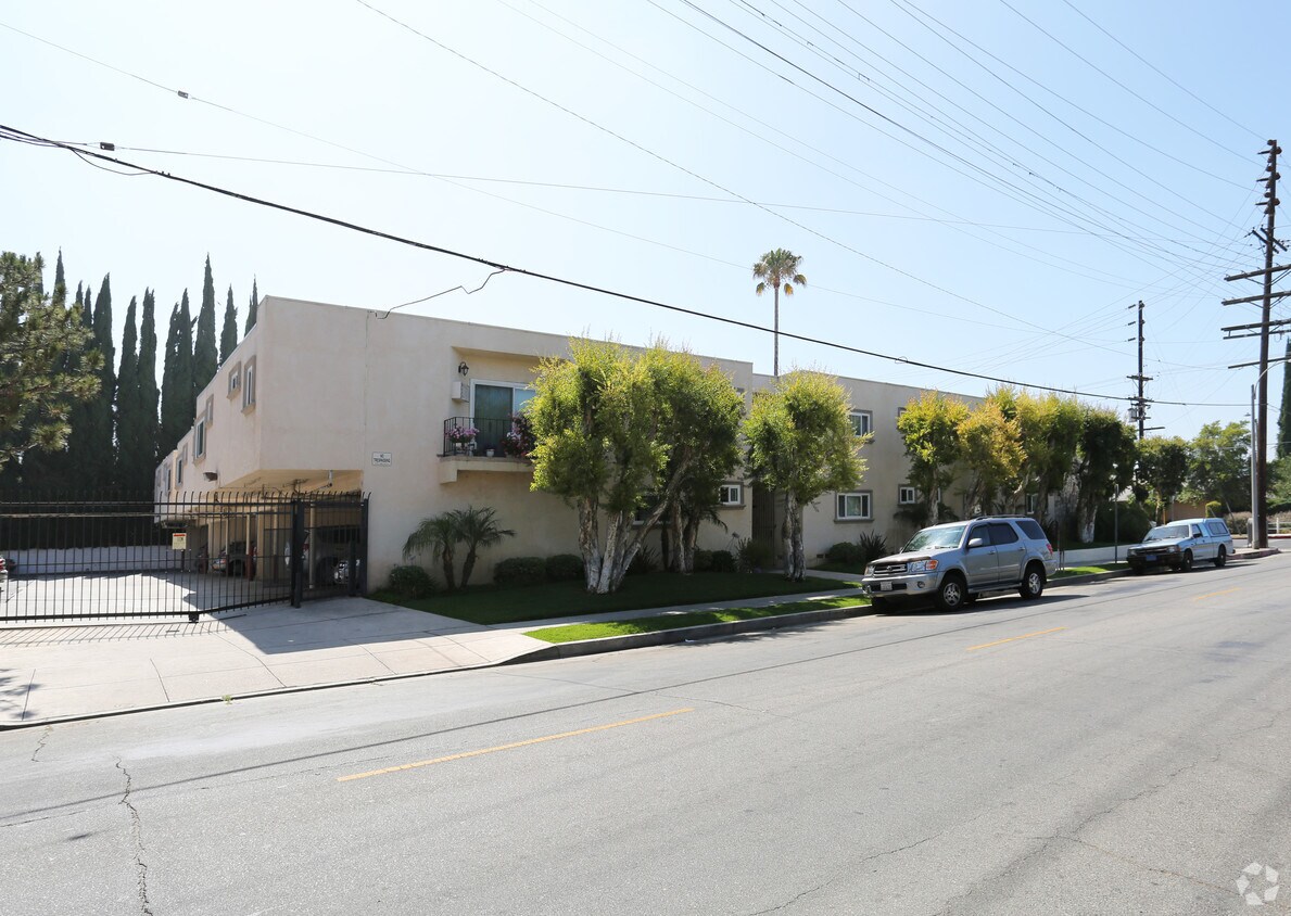 Primary Photo - 7000 Etiwanda Apartments