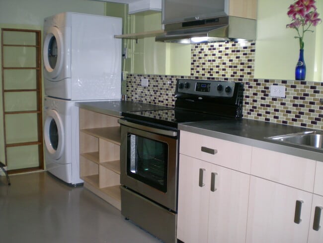 kitchen - 611 Lake Washington Blvd E