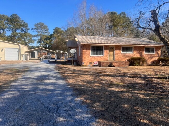 Building Photo - Three Bedroom One Bath House