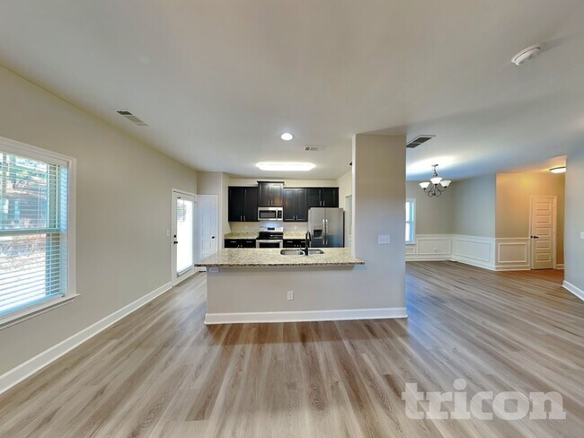 Foto del edificio - 498 Kirkland Dr