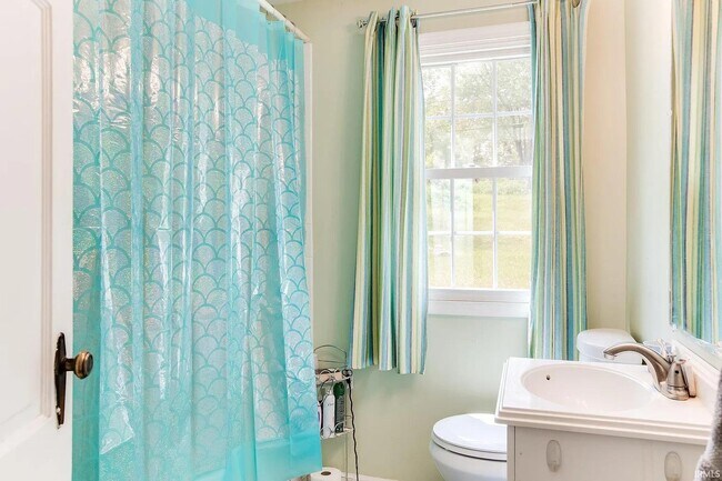 Foto del edificio - 54135 Maple Ln
