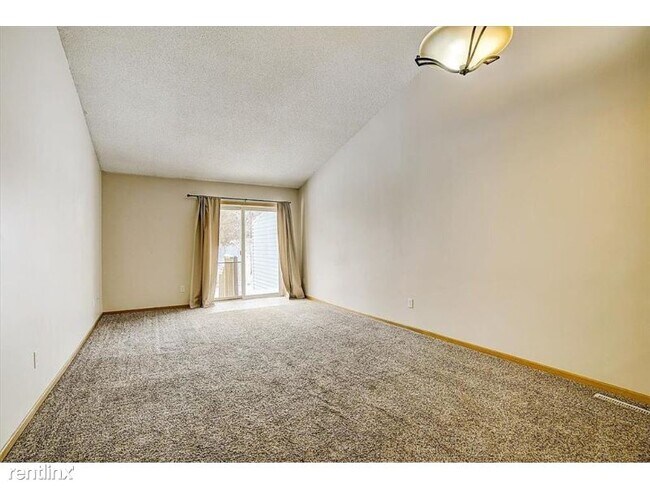 Building Photo - 2 br, 2 bath Townhome - 631 86th Ln NW