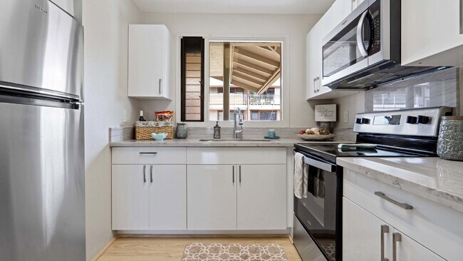 Foto del edificio - Renovated 2br/1ba/2pkg 3rd Fl Townhome