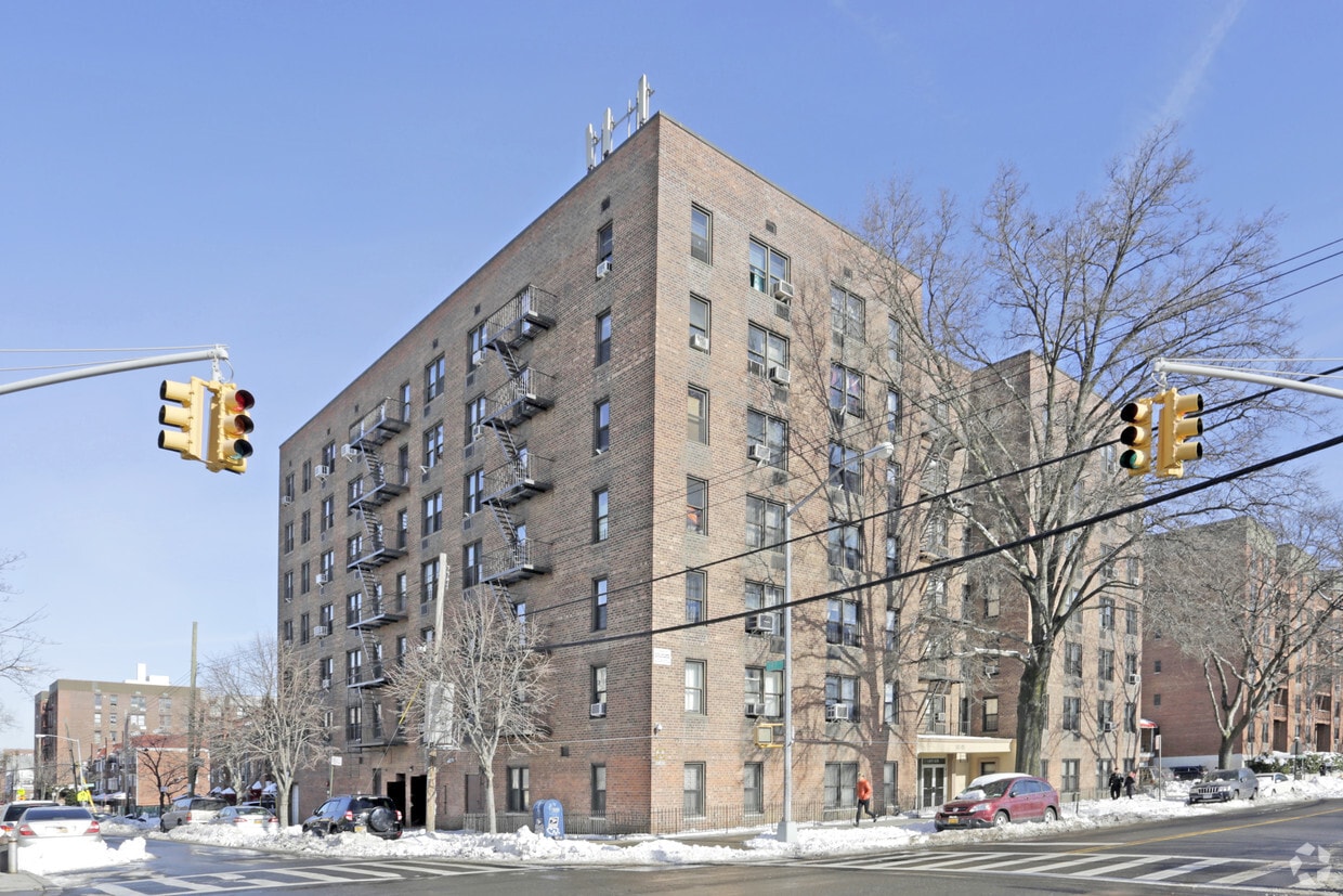 Primary Photo - 147-05 Sanford Ave