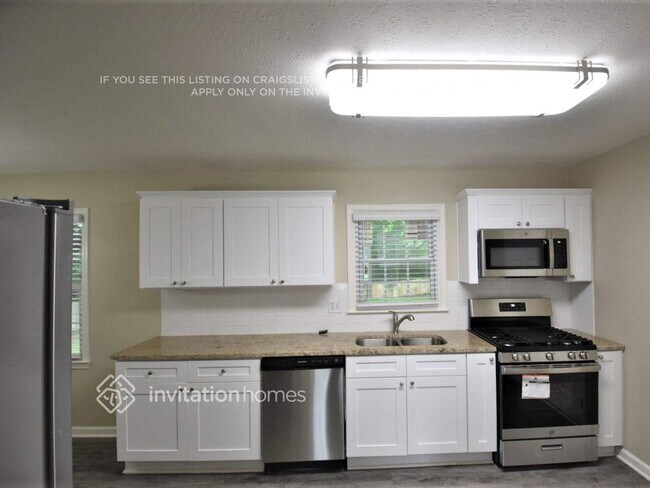 Foto del edificio - 1634 E Lake Dr