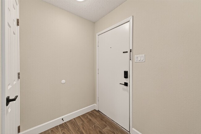 Building Photo - 7714 Renwick Dr