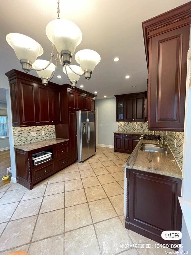 Foto del edificio - 49-12 Browvale Ln