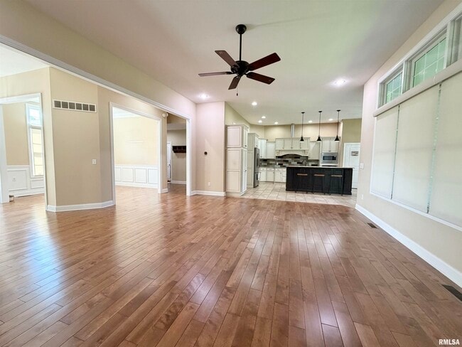 Building Photo - 1805 Blue Stone Dr