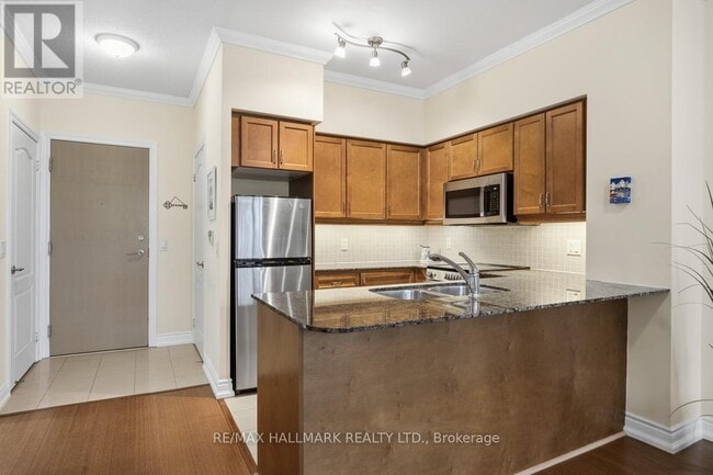 Building Photo - 319 Merton St