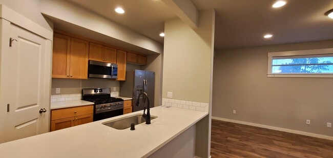 Building Photo - 7031 N Geneva Way