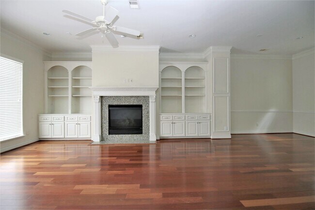 Building Photo - 707 Welch St