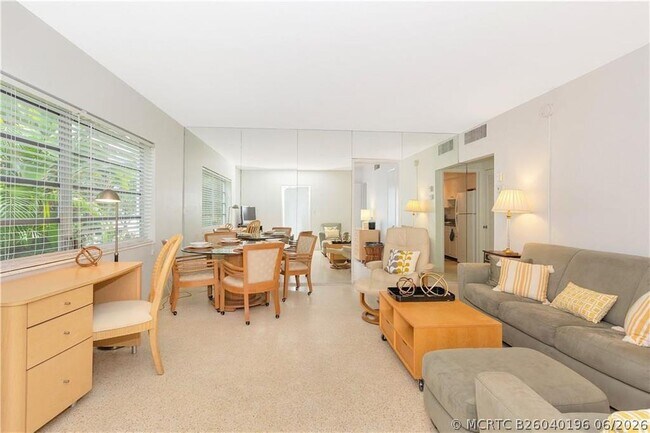 Building Photo - 125 Isle of Venice Dr