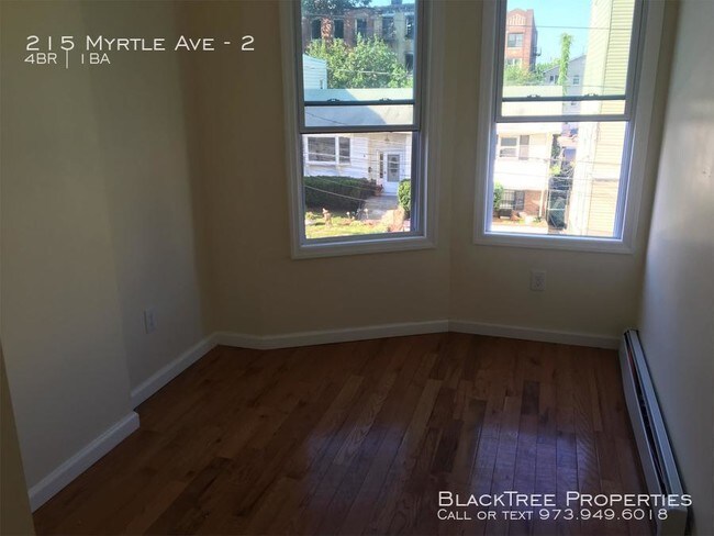 Foto del edificio - 215 Myrtle Ave