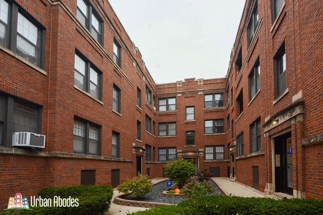 Building Photo - 710 W Cornelia Ave
