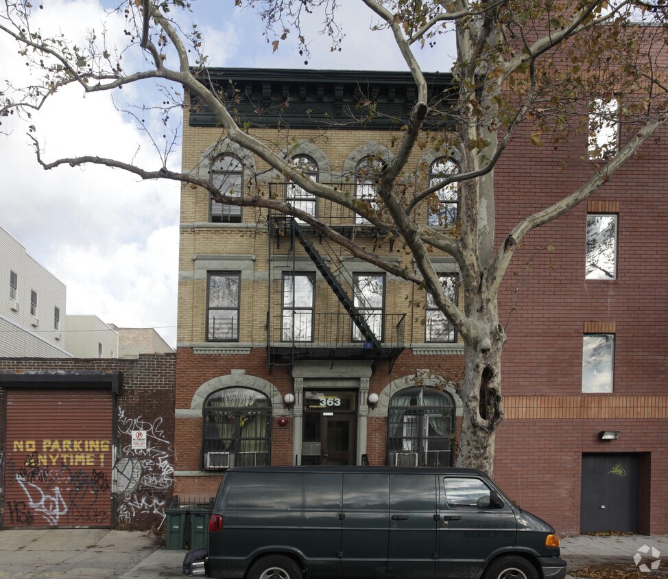 Building Photo - 363 Willoughby Ave