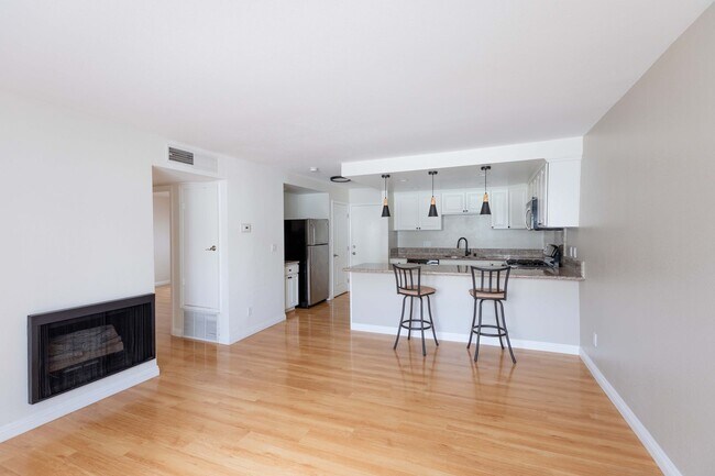 Building Photo - Caswell Avenue Condominium
