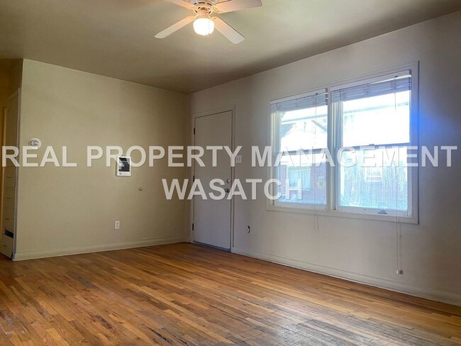 Building Photo - Check out this 1 Bedroom 1 Bath Fourplex I...