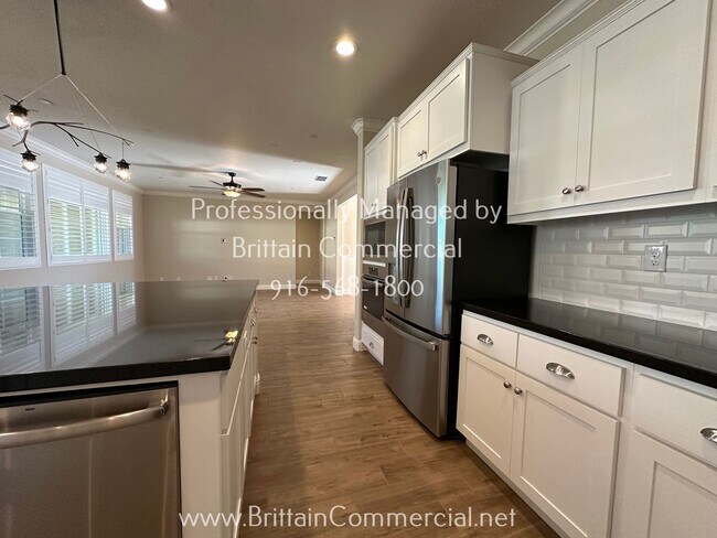 Foto del edificio - Stunning All Single Story 3 Bedroom, 2.5 B...