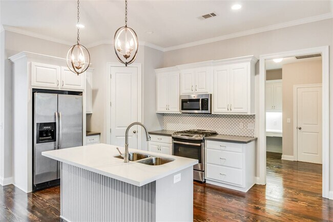 Building Photo - 240 Buckhead Dr