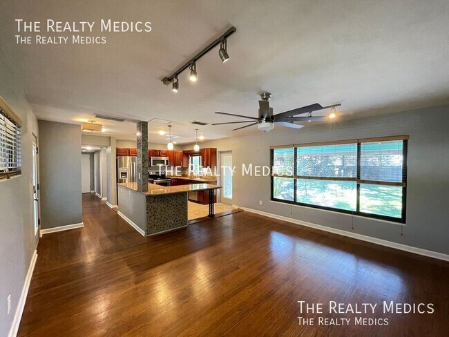 Building Photo - 2700 E Church St